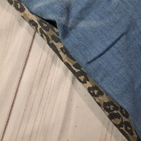 3 FOR 12 SALE Easel Distressed Animal Print Jeans Size S - Picture 8 of 14